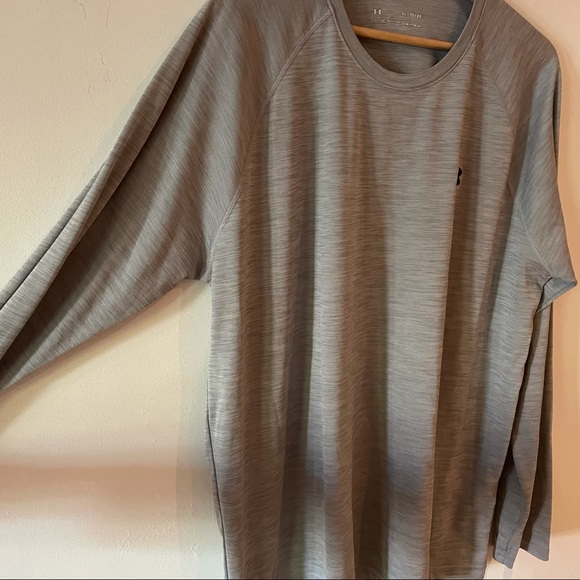 Underarmour - Grey Longsleeve Workout Top- Loose Heatgear - Men’s - Picture 3 of 5
